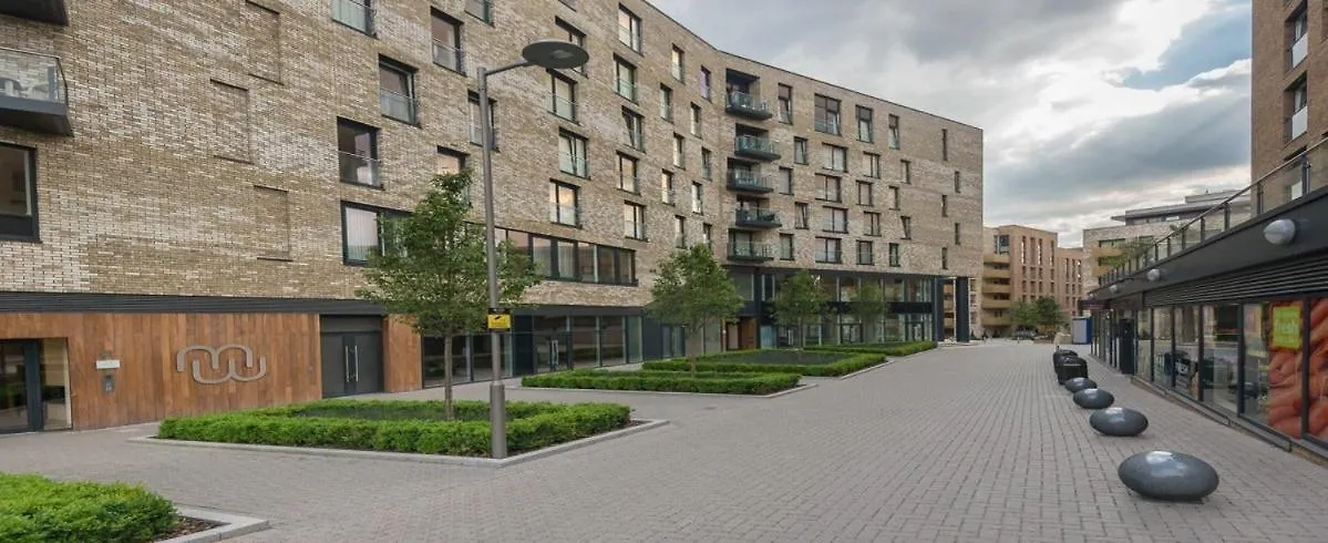 Luxe Riverside 3 Bed, 2 Bath En-Suite, Balcony Views With Great Transport Links In London - Perfect For Long Stays Apartment