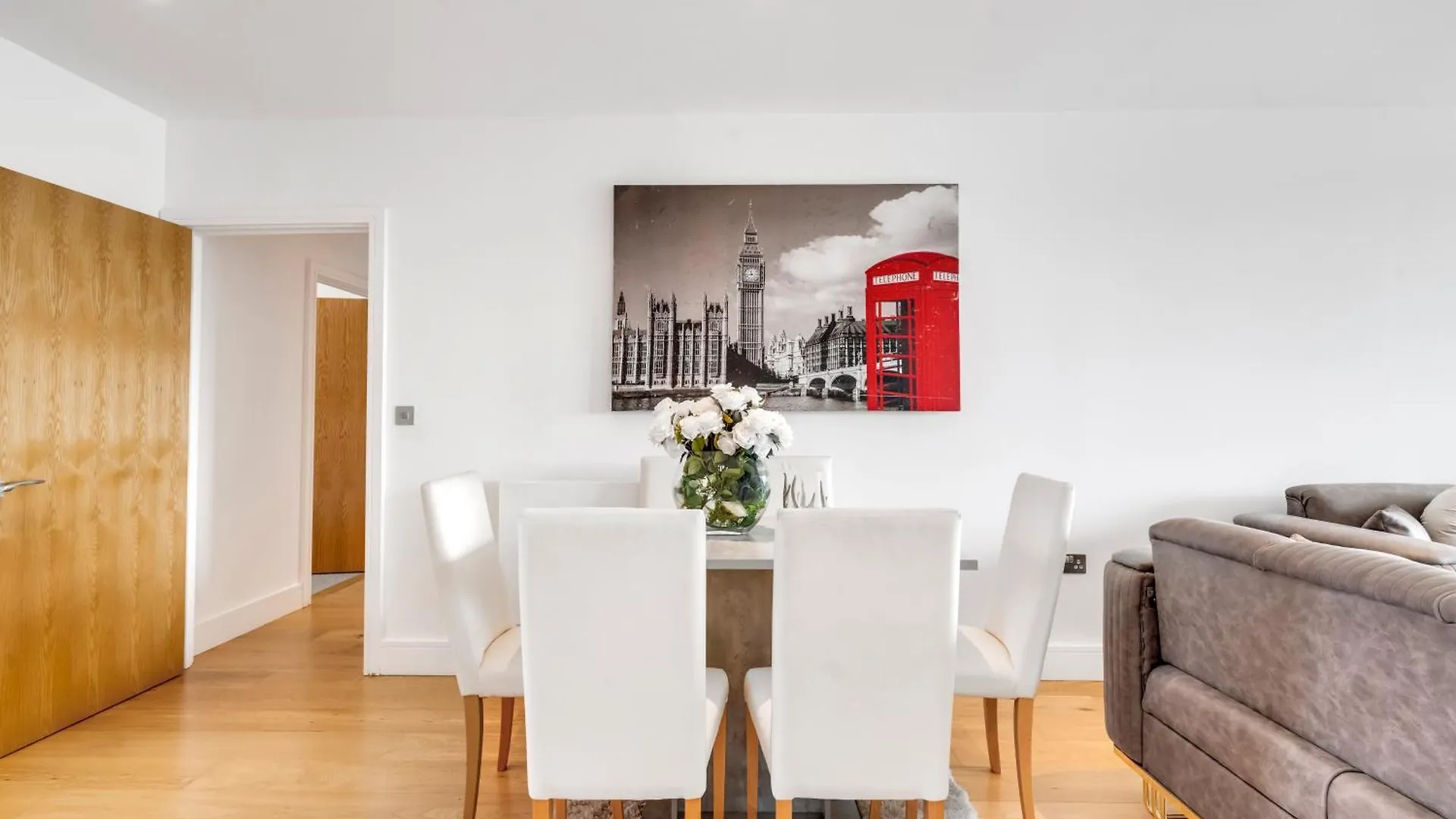 Luxe Riverside 3 Bed, 2 Bath En-Suite, Balcony Views With Great Transport Links In London - Perfect For Long Stays Apartment