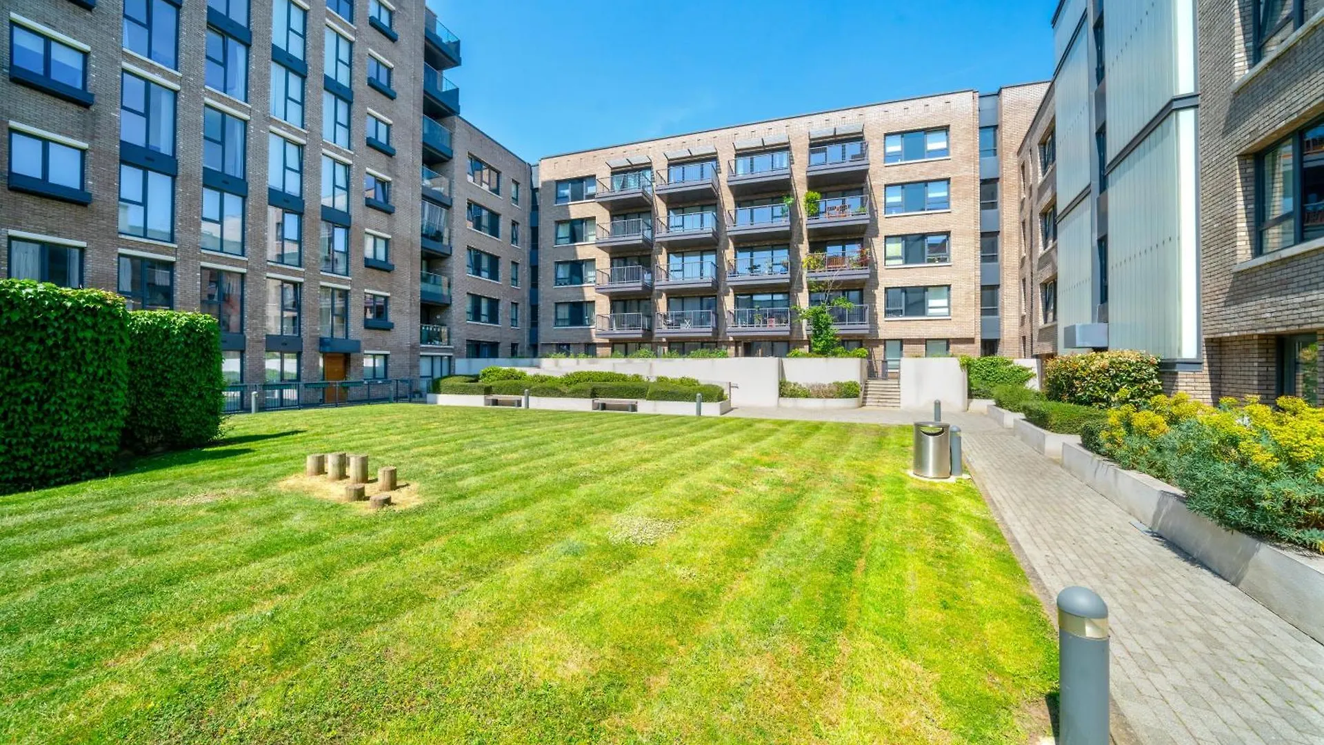 Luxe Riverside 3 Bed, 2 Bath En-Suite, Balcony Views With Great Transport Links In London - Perfect For Long Stays 0*,  United Kingdom