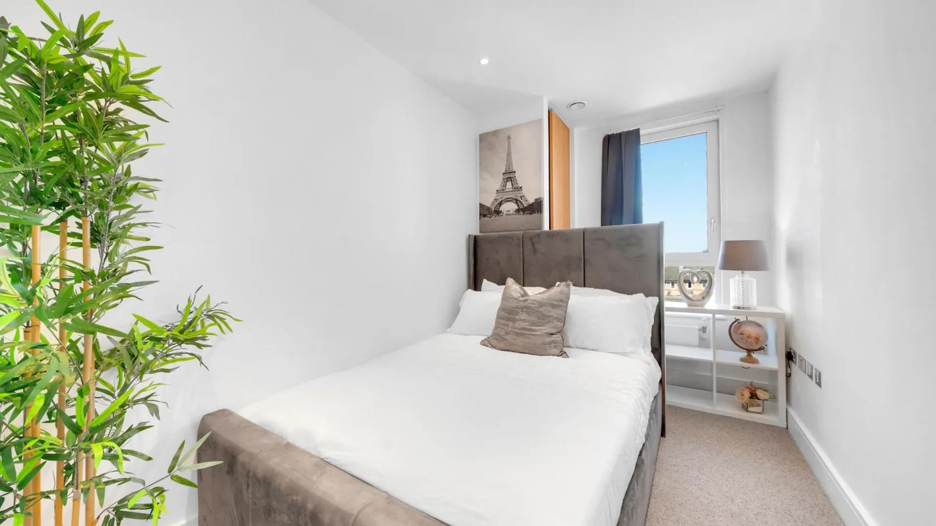 Luxe Riverside 3 Bed, 2 Bath En-Suite, Balcony Views With Great Transport Links In London - Perfect For Long Stays 0*,  Regno Unito